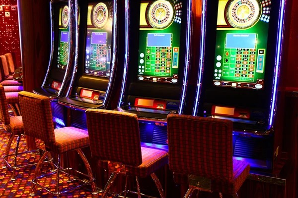 Tampilan meja roulette live dengan dealer profesional di studio arjuna4d